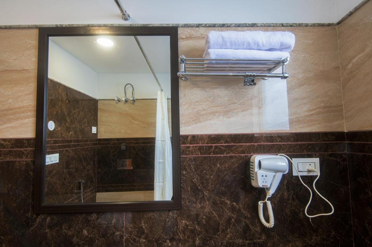Shivaay Morex- A Vegetarian Hotel ดารัมซาลา ภายนอก รูปภาพ